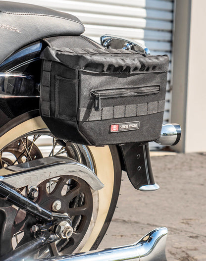 10L - Patriot Small Motocicleta Throw Over Alforjas para Harley Softail Deluxe FLSTN/I