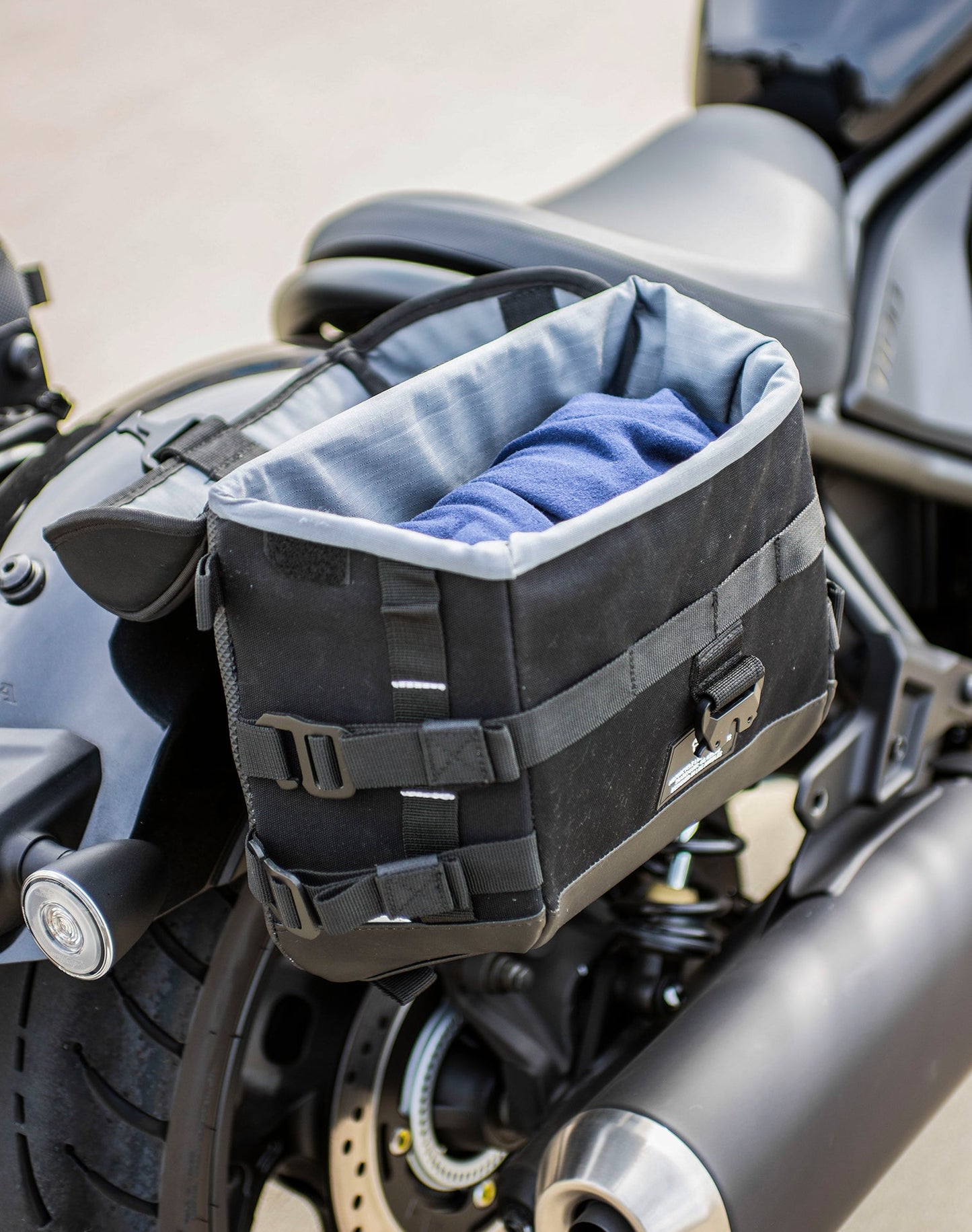 10L - Incognito Quick Mount Small Honda Rebel 1100 Solo Motocicleta Alforja (Right Only)
