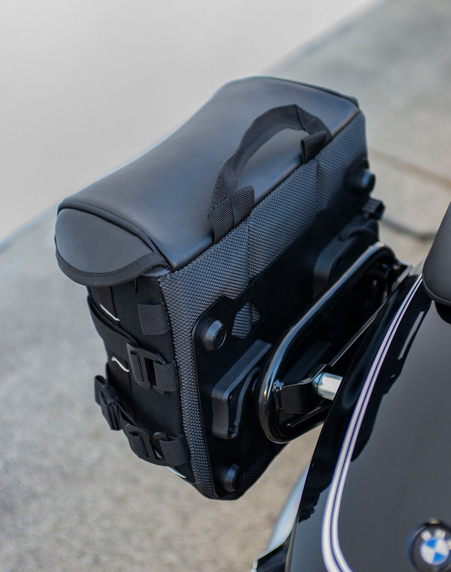 10L - Incognito Quick Mount Small BMW R18 Solo Motocicleta Alforja (Left Only)