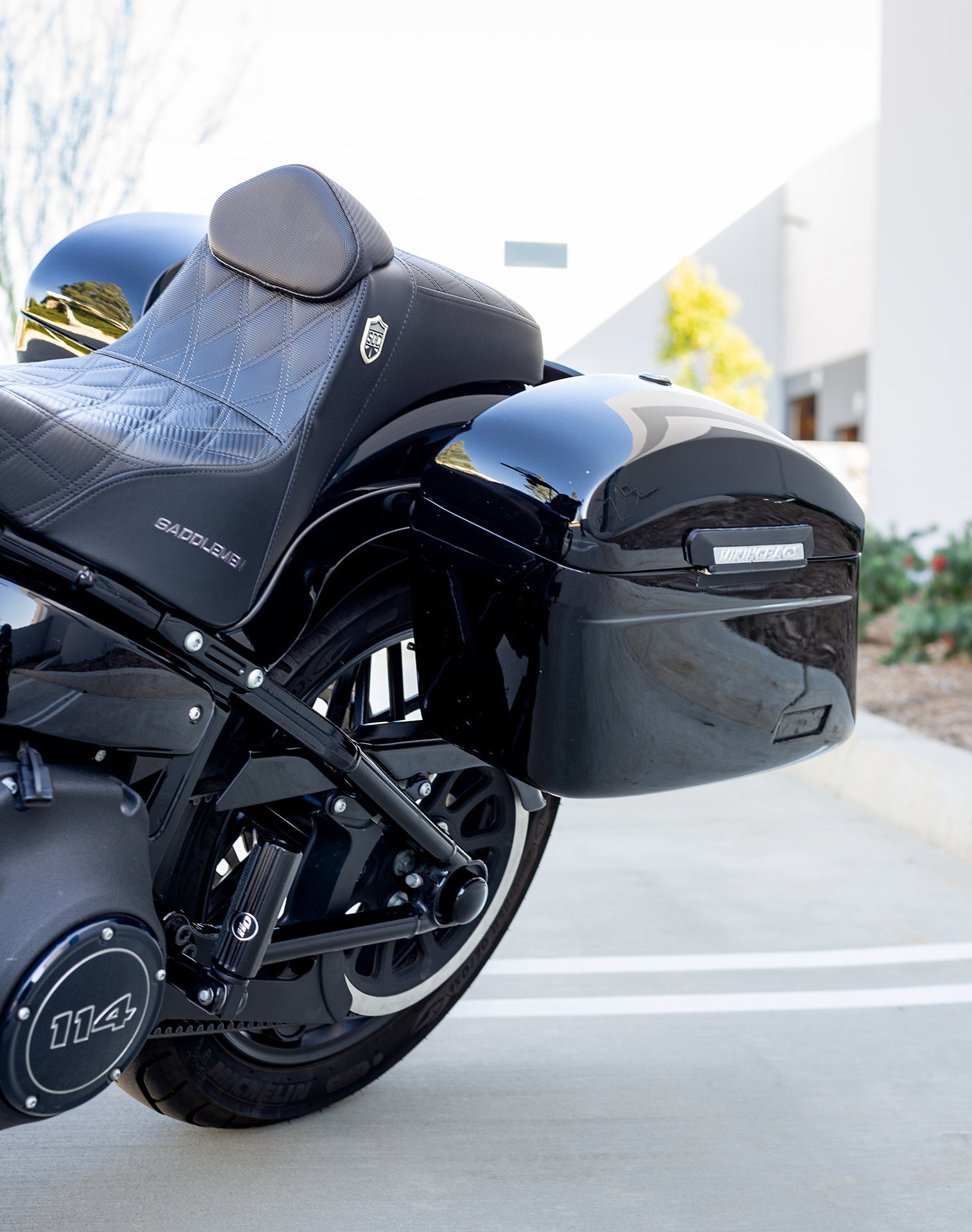 44L - Lamellar Stallion Extra Large Painted Motocicleta Hard Alforjas para Harley Softail Street Bob FXBB/S