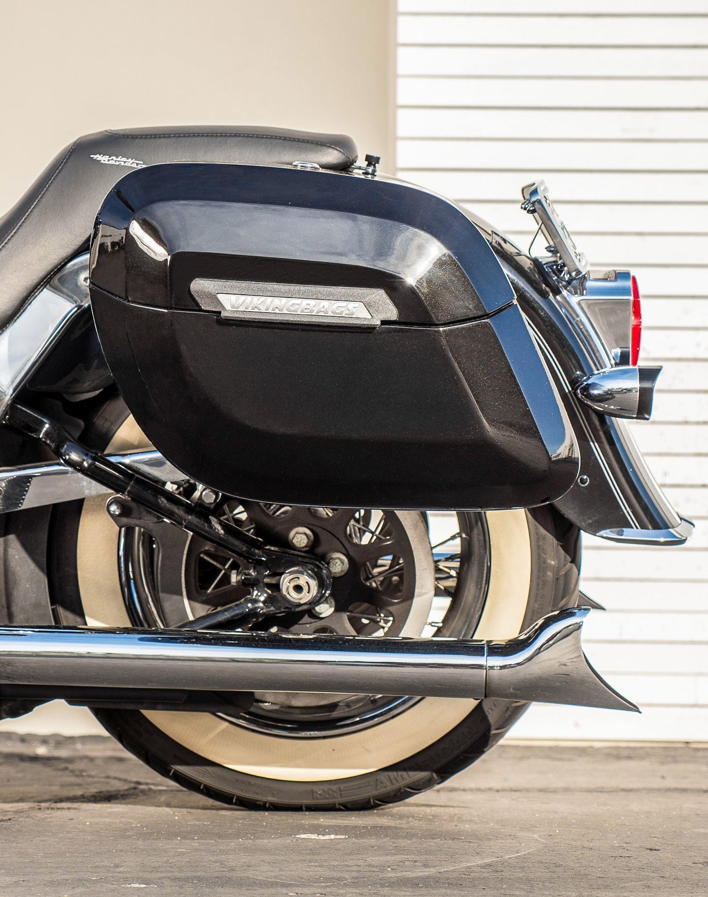 40L - Lamellar Raven Extra Large Painted Motocicleta Hard Alforjas para Harley Softail Deluxe FLSTN/I