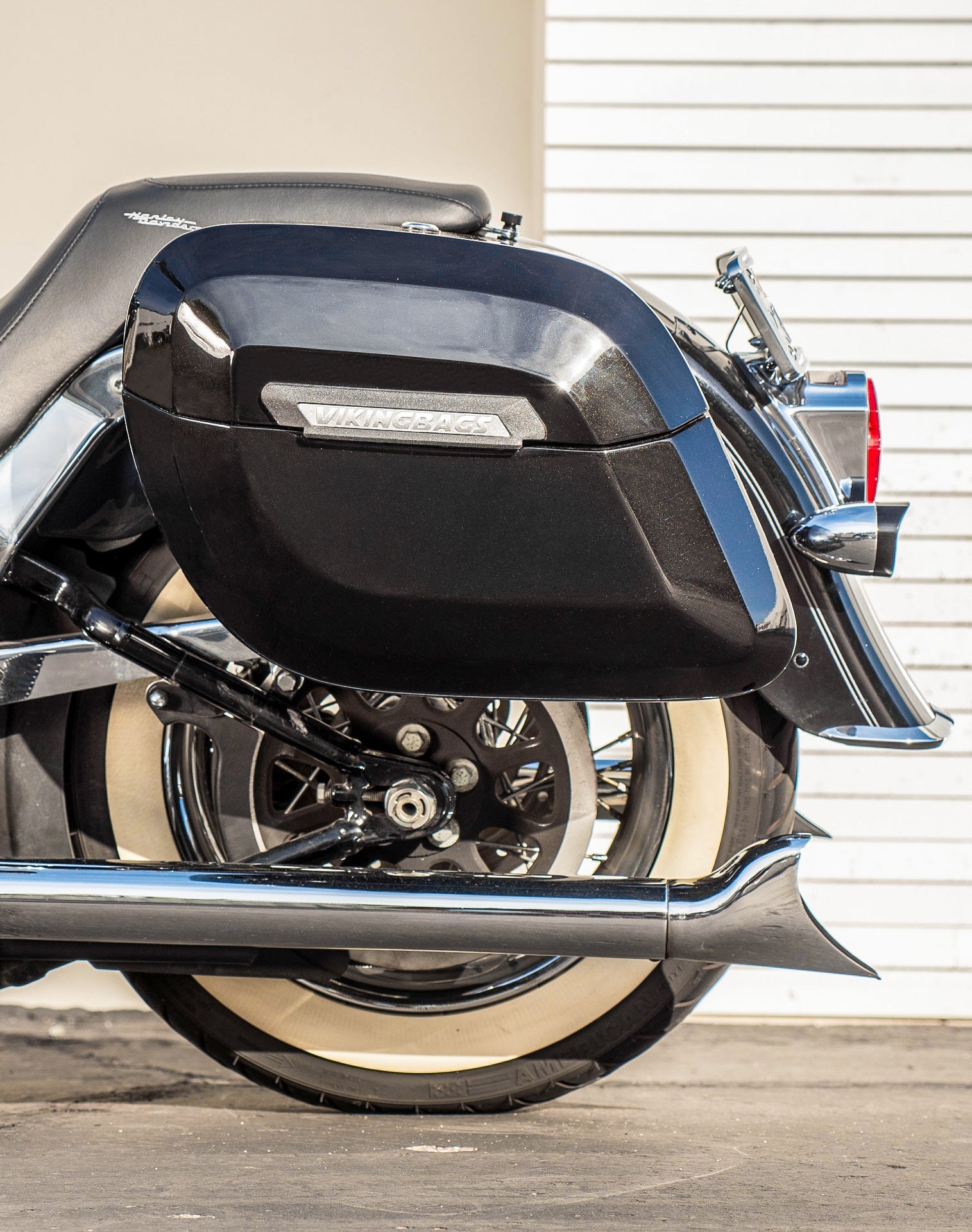40L - Lamellar Raven Extra Large Painted Motocicleta Hard Alforjas para Harley Softail Deluxe FLSTN/I