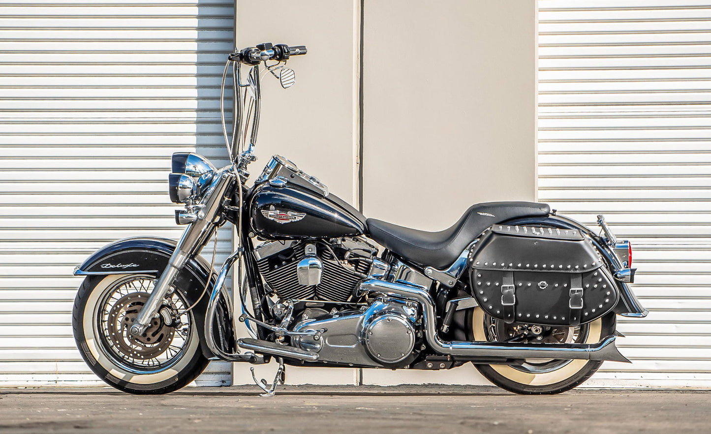 35L - Legacy Extra Large Studded Leather Motocicleta Alforjas para Harley Softail Deluxe FLSTN/I