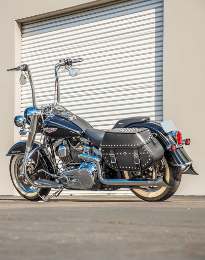 35L - Legacy Extra Large Studded Leather Motocicleta Alforjas para Harley Softail Deluxe FLSTN/I