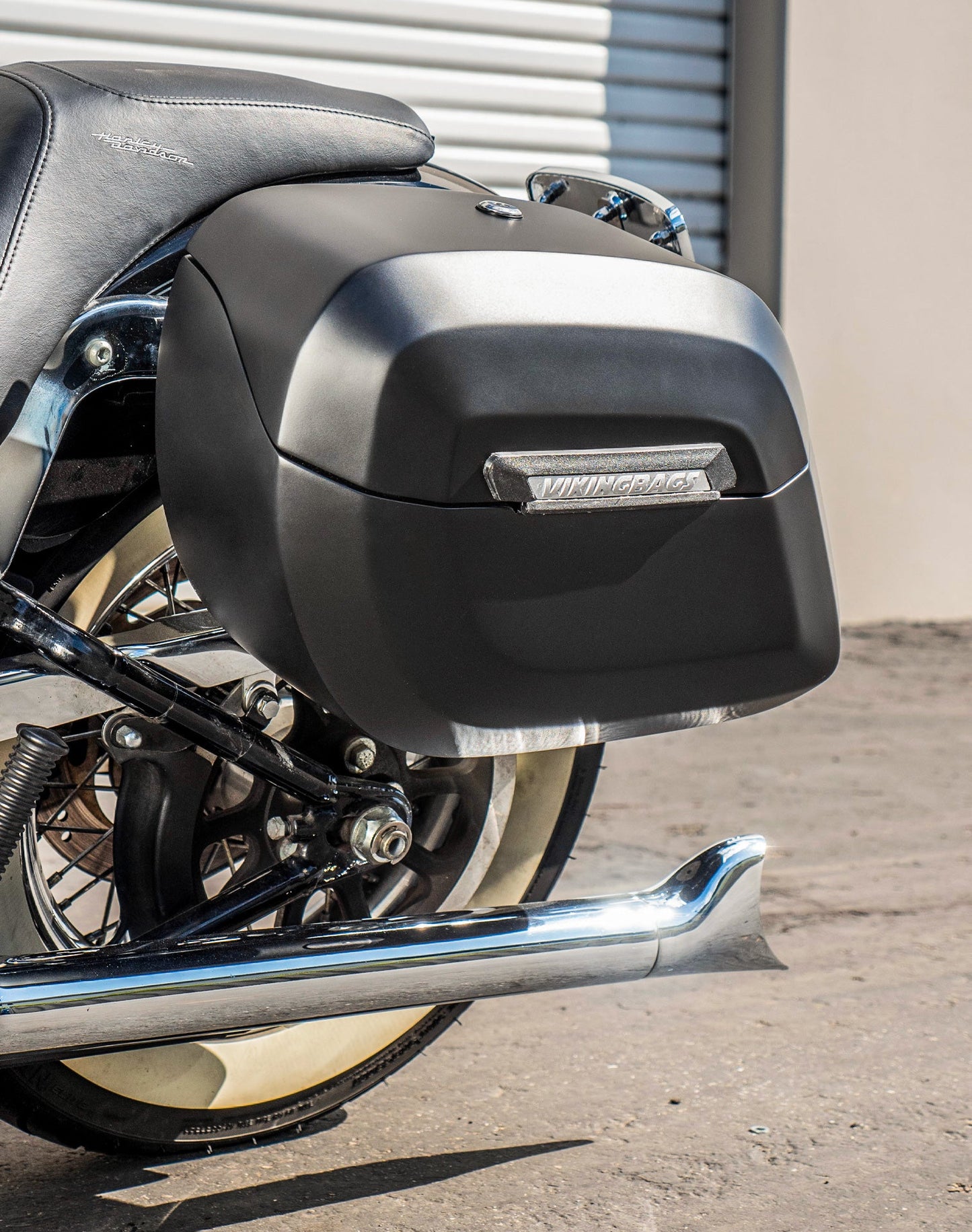 40L - Lamellar Raven Extra Large Matte Motocicleta Hard Alforjas para Harley Softail Deluxe FLSTN/I