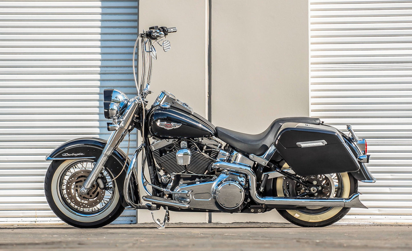 42L - Baldur Extra Large Painted Motocicleta Hard Alforjas para Harley Softail Deluxe FLSTN/I