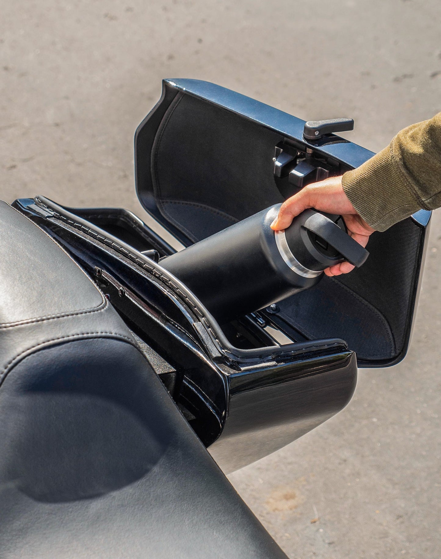 42L - Baldur Extra Large Painted Motocicleta Hard Alforjas para Harley Softail Deluxe FLSTN/I