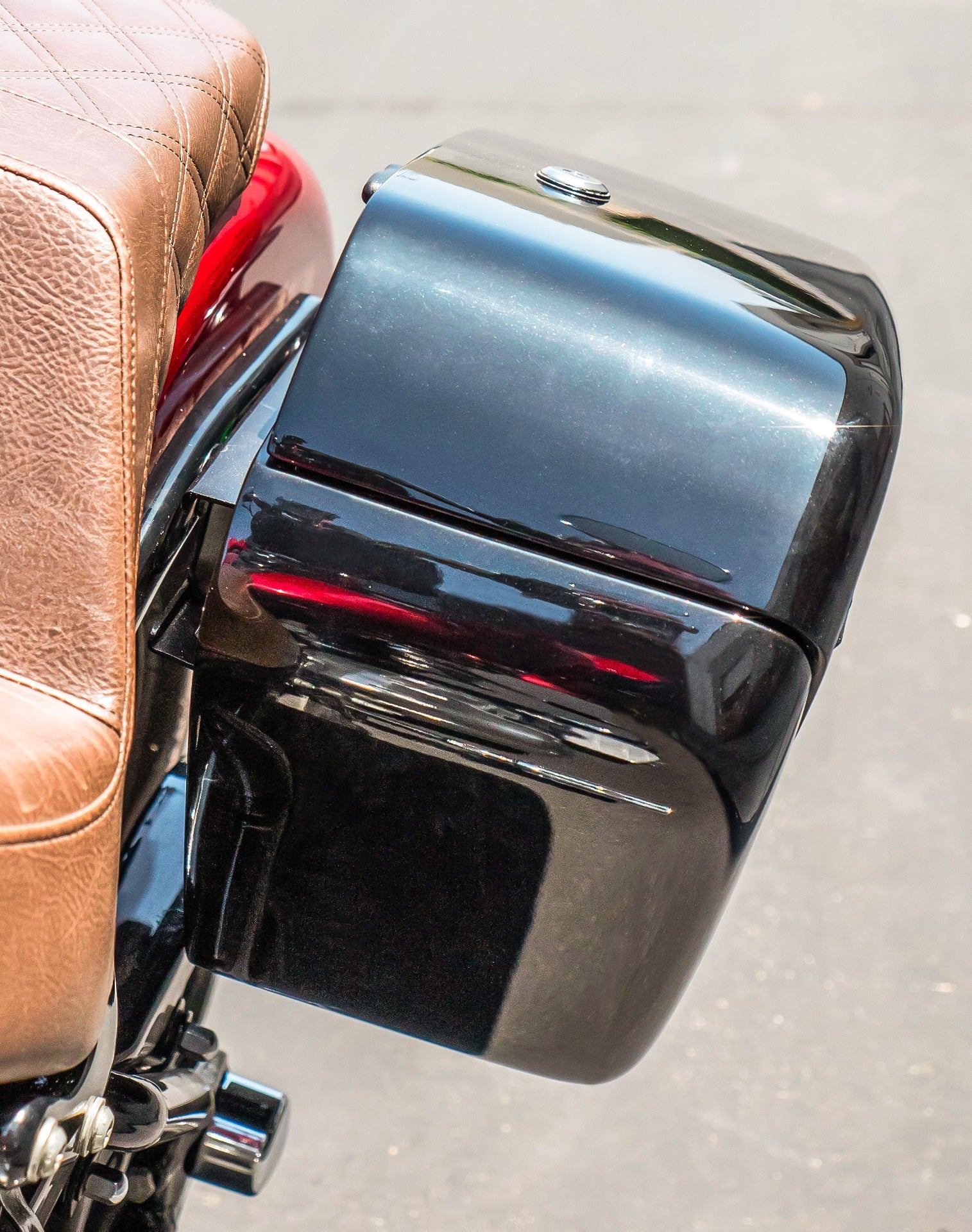 42L - Baldur XL Painted Motocicleta Hard Alforjas para Harley Softail Slim FLS
