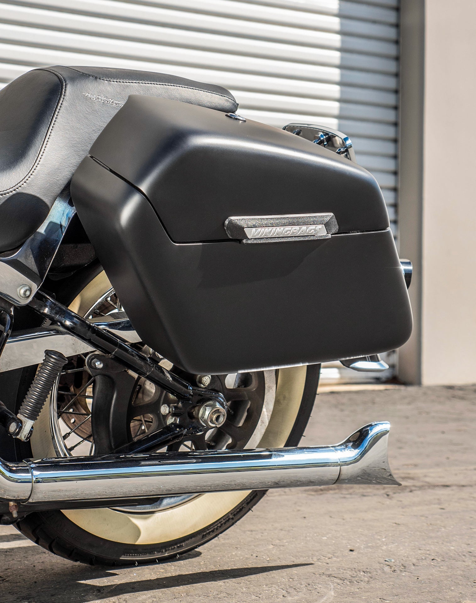 42L - Baldur Extra Large Matte Motocicleta Hard Alforjas para Harley Softail Deluxe FLSTN/I