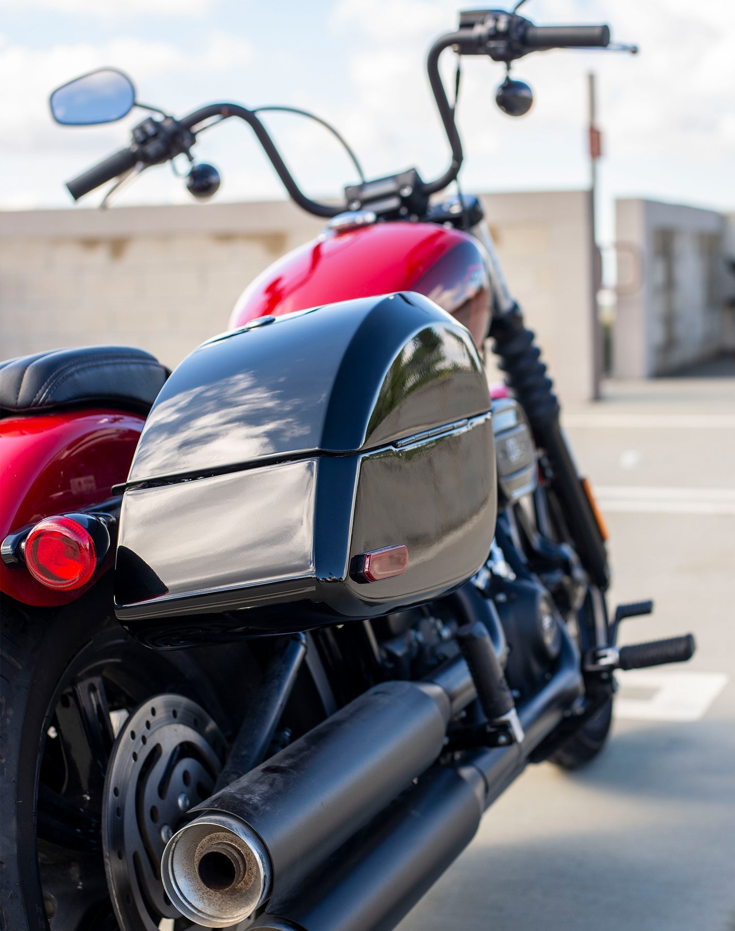 28L - Phantom Large Painted Motocicleta Hard Alforjas para Harley Softail Street Bob FXBB/S