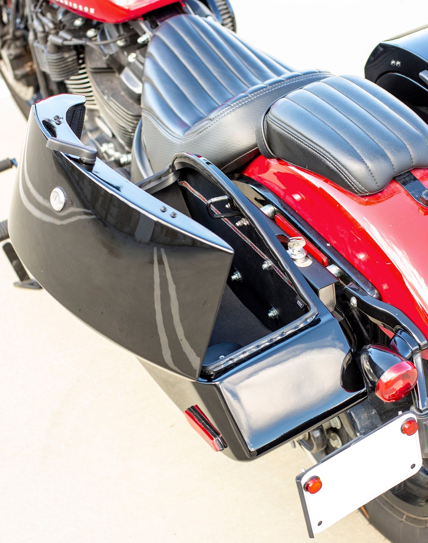 28L - Phantom Large Painted Motocicleta Hard Alforjas para Harley Softail Street Bob FXBB/S