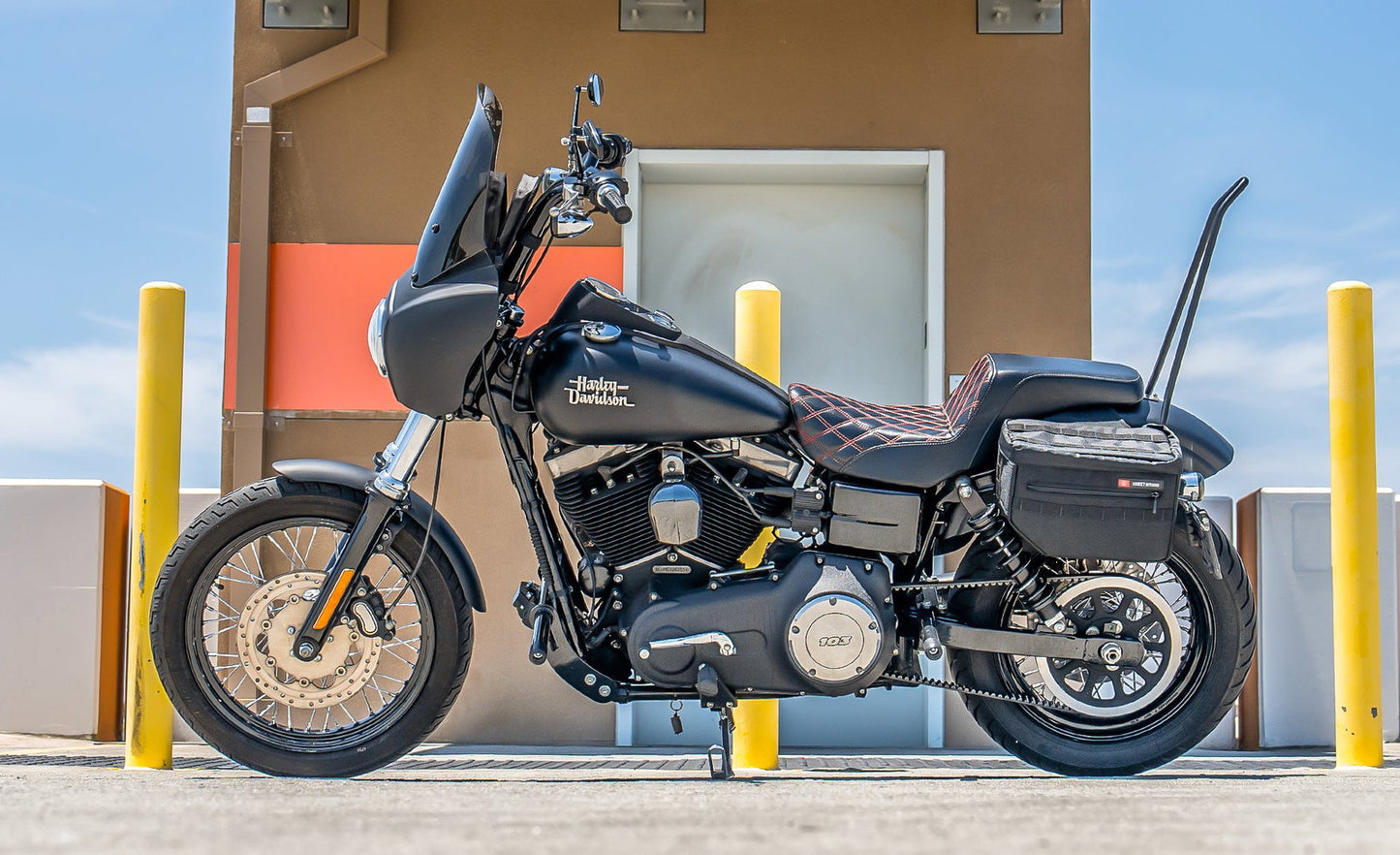 18L - Patriot Medium Motocicleta Throw Over Alforjas para Harley Dyna Street Bob FXDB