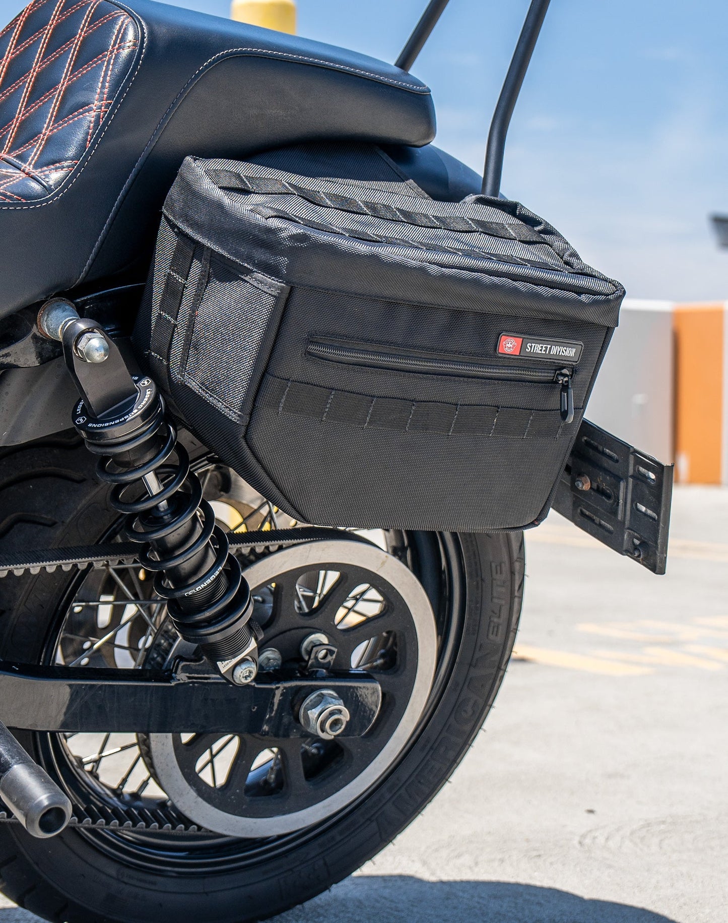 18L - Patriot Medium Motocicleta Throw Over Alforjas para Harley Dyna Street Bob FXDB