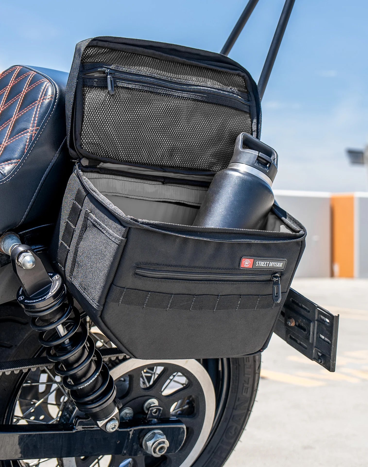 18L - Patriot Medium Motocicleta Throw Over Alforjas para Harley Dyna Street Bob FXDB