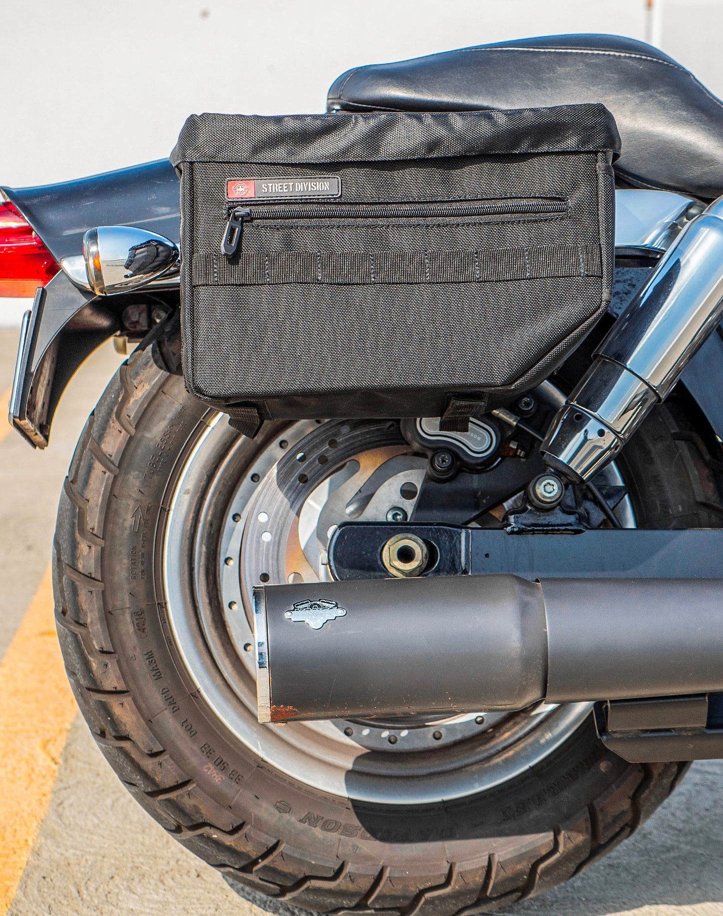 18L - Patriot Medium Motocicleta Throw Over Alforjas para Harley Dyna Fat Bob FXDF/SE