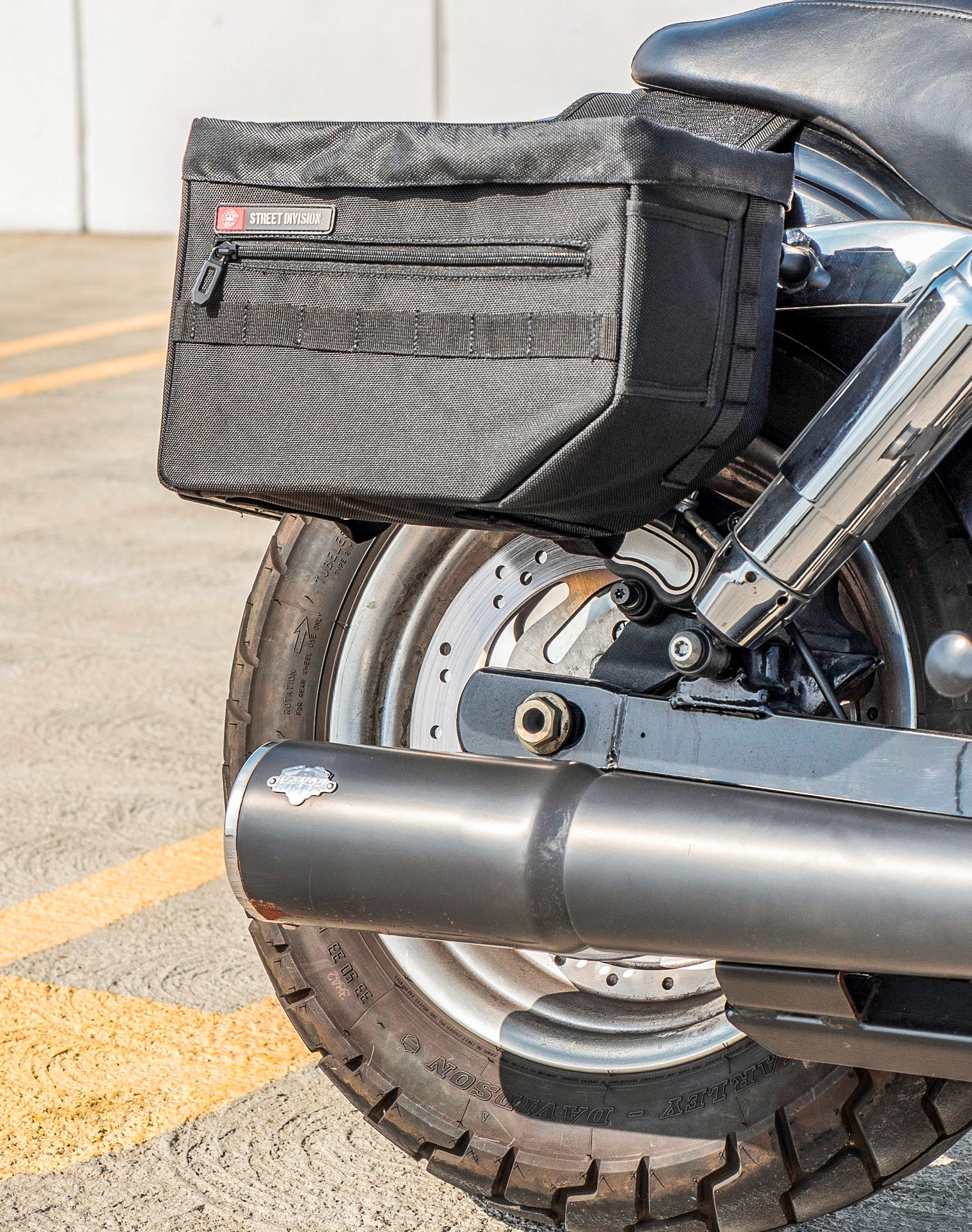 18L - Patriot Medium Motocicleta Throw Over Alforjas para Harley Dyna Fat Bob FXDF/SE