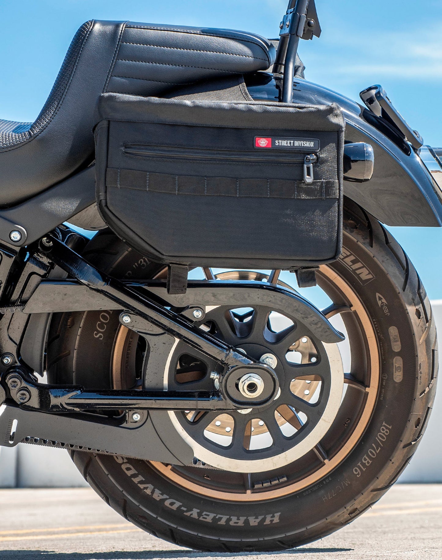 18L - Patriot Medium Motocicleta Throw Over Alforjas para Harley Softail Low Rider S FXLRS