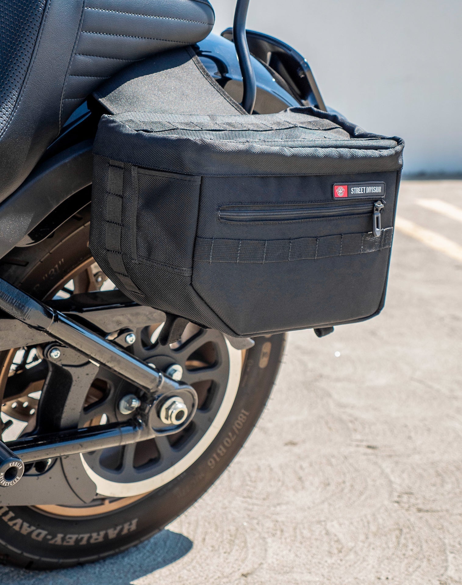 18L - Patriot Medium Motocicleta Throw Over Alforjas para Harley Softail Low Rider S FXLRS