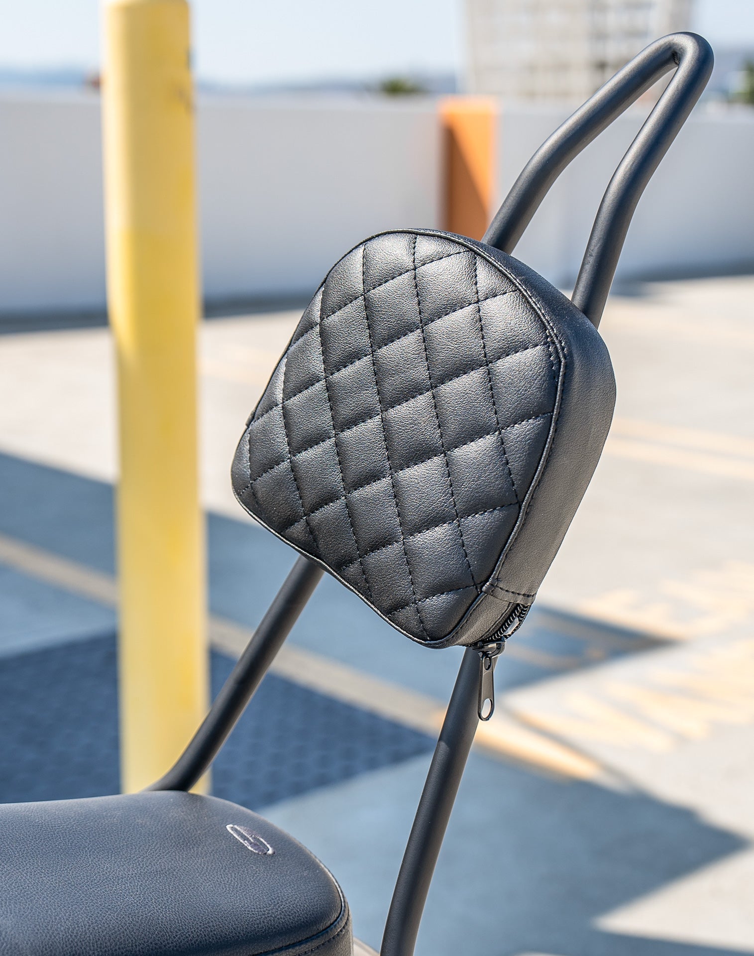 Viking Iron Born Diamond Stitch Leather Short Motocicleta Pad para Sissy bar para Harley Davidson