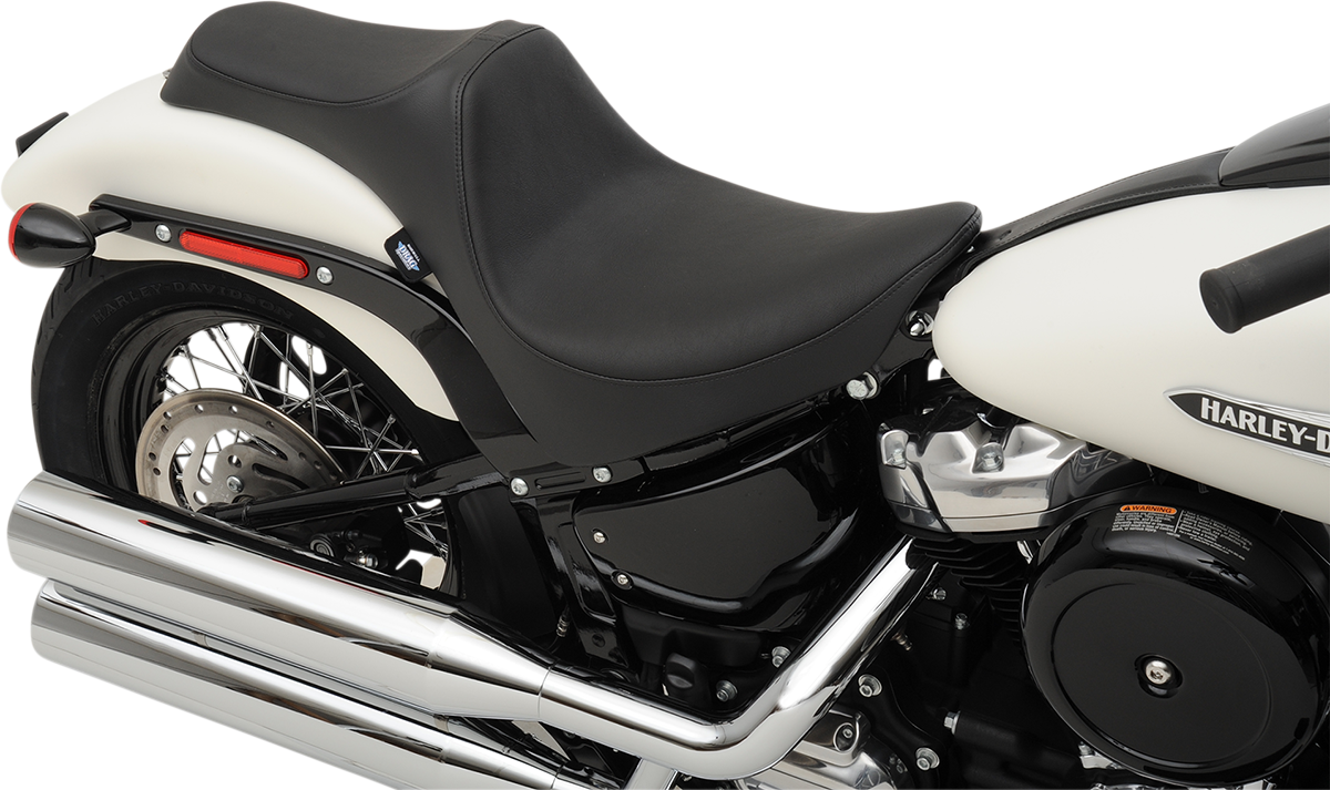 Predator III Seat - Smooth - Softail