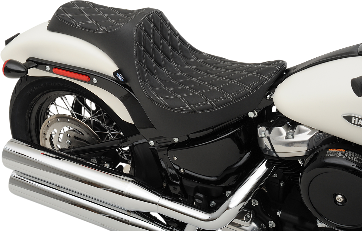 Predator III Seat - Double Diamond - Silver Thread -Softail