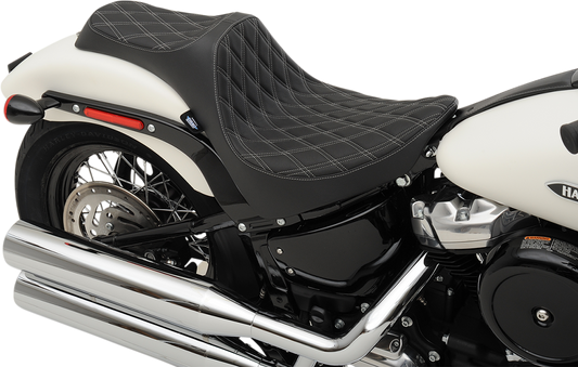 Predator III Seat - Double Diamond - Silver Thread -Softail